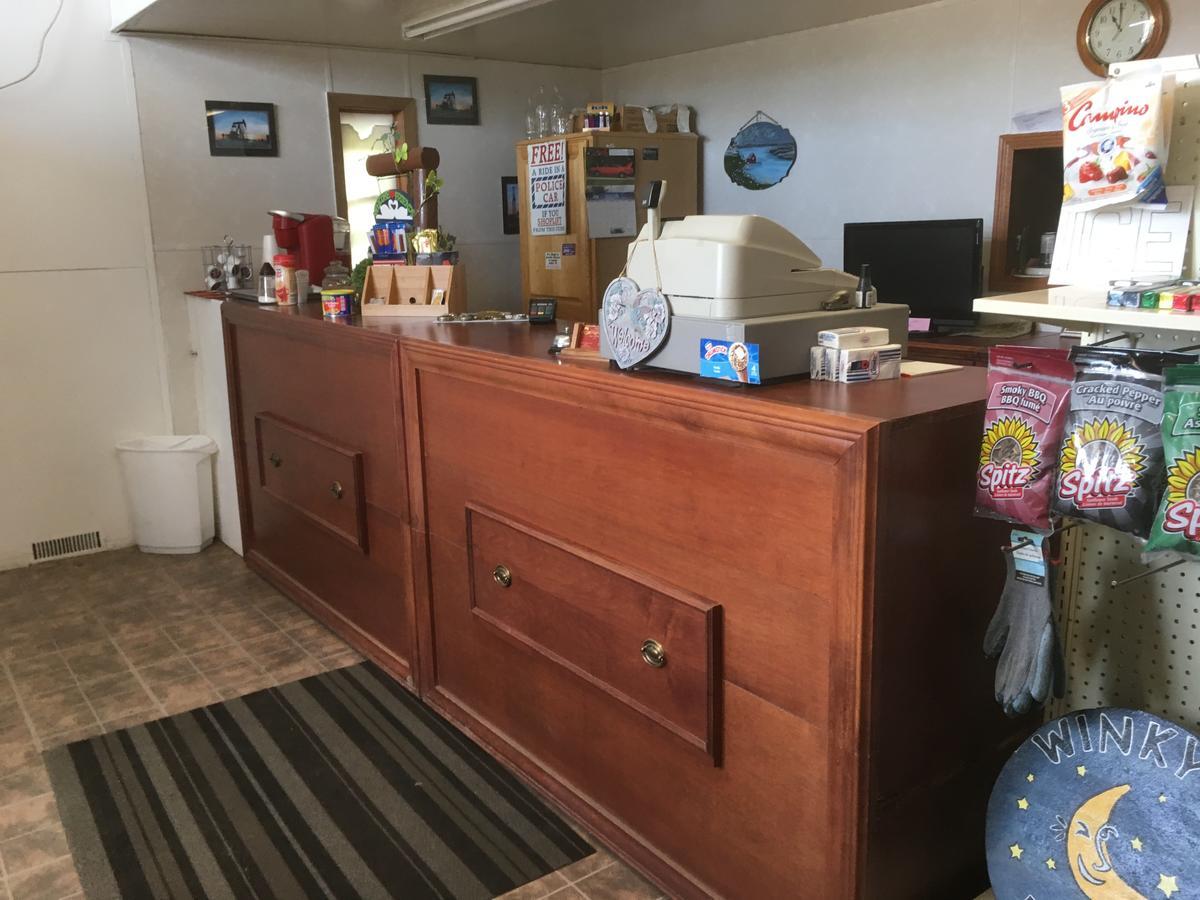 Winkys Motel Estevan Eksteriør billede