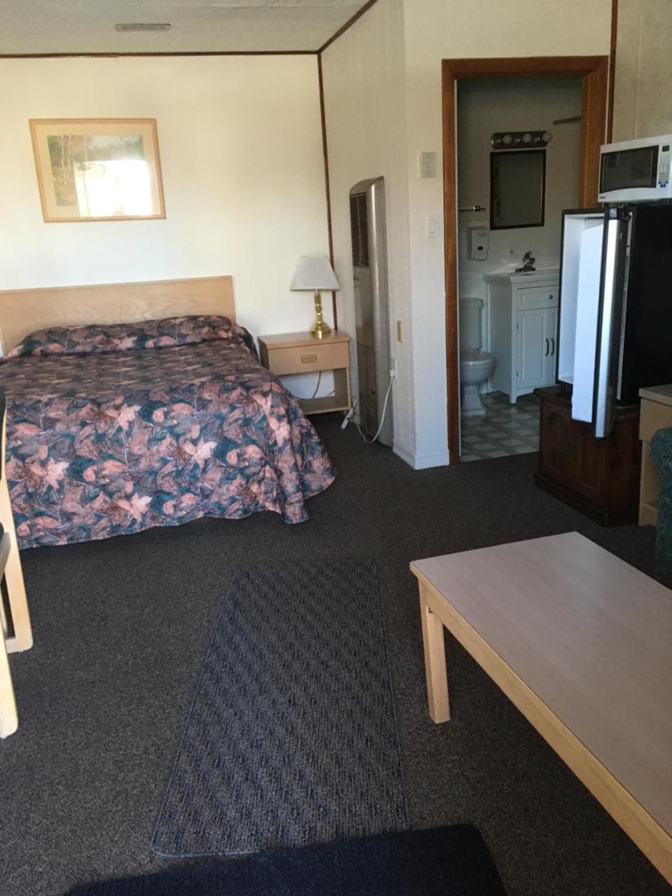 Winkys Motel Estevan Eksteriør billede
